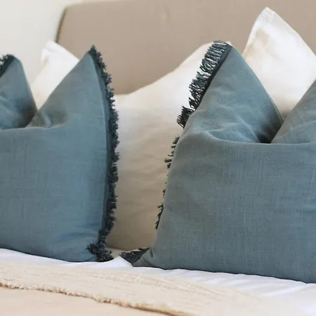 Апартамент Modern 1-bed With Pool & Seaview *