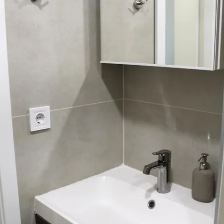Апартаменты Modern 1-bed With Pool & Seaview Варна