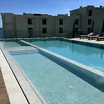 アパート Modern 1-bed With Pool & Seaview ヴァルナ