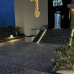 アパート Modern 1-bed With Pool & Seaview ヴァルナ